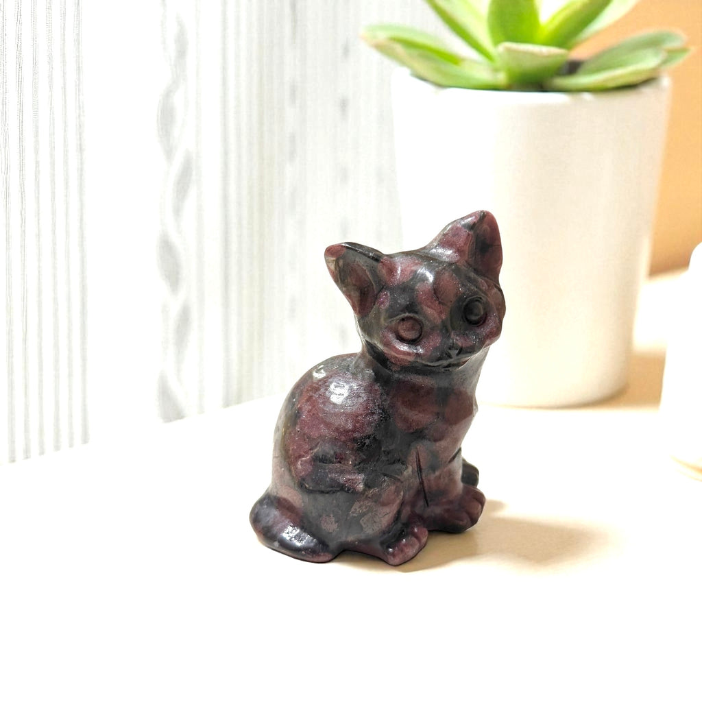 Garnet Cat Prosperity Guard 70mm
