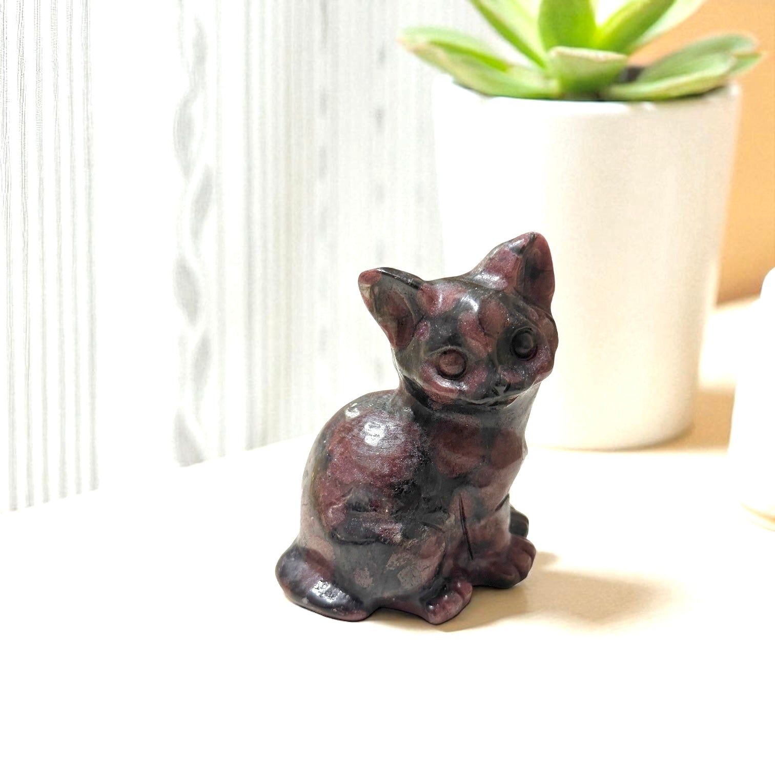 Garnet Cat Prosperity Guard 70mm