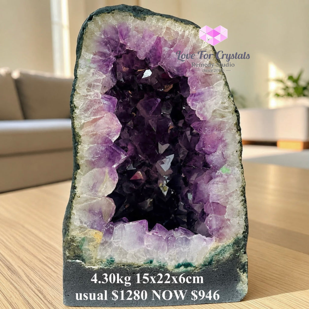 Amethyst Geode Cave for Table (Rio Grande do Sul Brazil) - 4.30kg 15x22x6cm - Amethyst