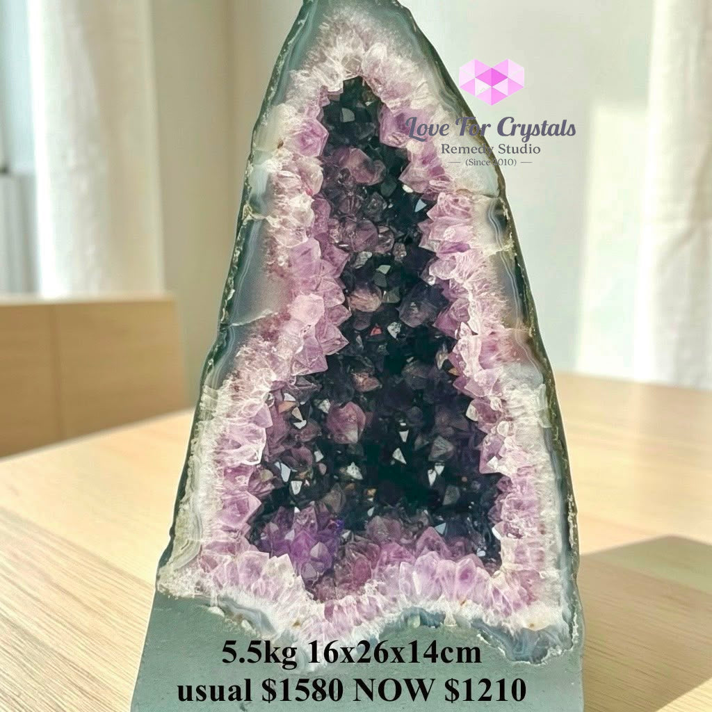 Amethyst Geode Cave for Table (Rio Grande do Sul Brazil) - 5.5kg 16x26x14cm - Amethyst