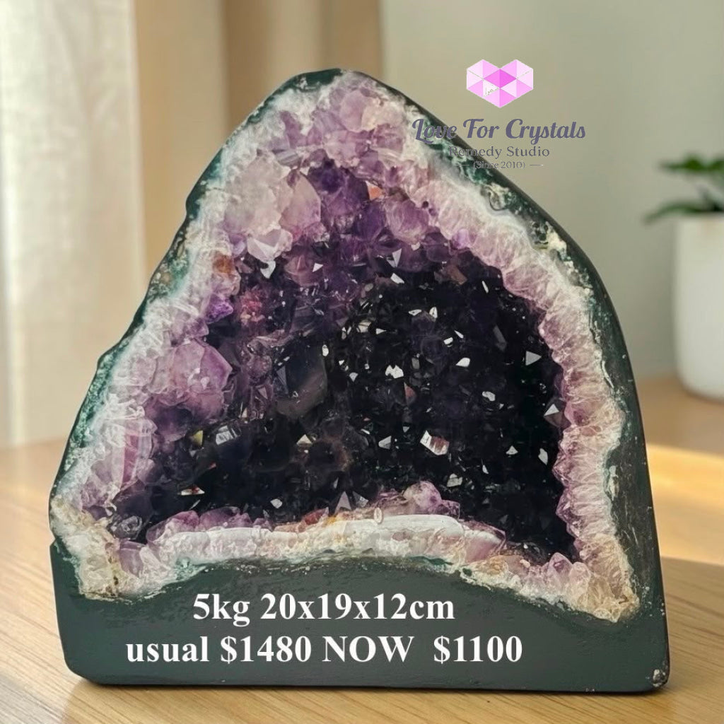Amethyst Geode Cave for Table (Rio Grande do Sul Brazil) - 5kg 20x19x12cm - Amethyst