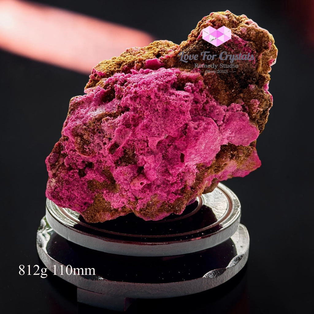 Lab-Grown Corundum Ruby on Wooden Rotating Base (Mozambique) - 812g 110mm - Ruby